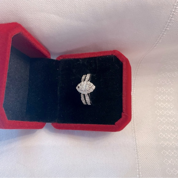 Spectacular Marquise Diamond Wedding Ring Set. Make Offer. Gorgeous! - Picture 11 of 12